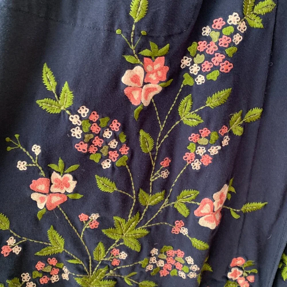 Eshakti dark blue dress with folkloric embroidery - Picture 3 of 6